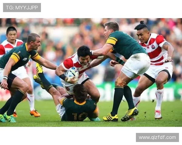 《橄榄球观赛完全指南：从规则解析到赛事精彩瞬间，带你玩转球场》